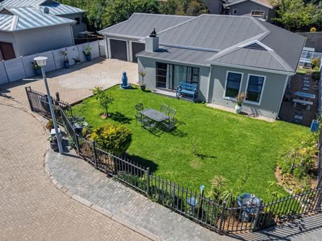 House for sale in Oudtshoorn Local Municipality, Garden Route District Municipality