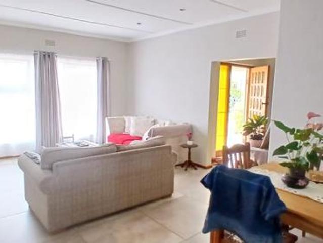 House for sale in Oudtshoorn Local Municipality, Garden Route District Municipality