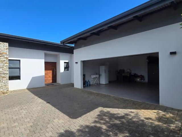 House for sale in Princess Grant, Kwazulu-natal