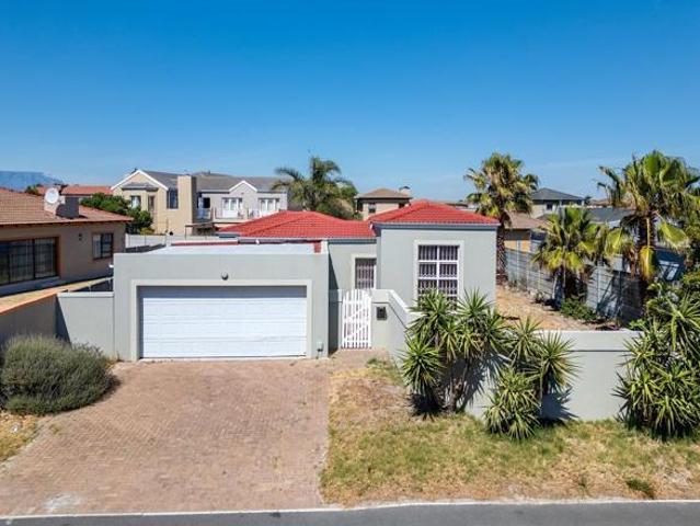 House for sale in Cape Town, Western Cape