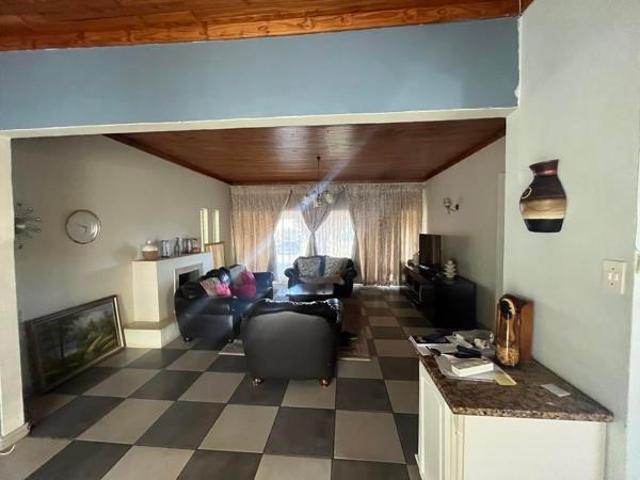 House for rent in Waterkloof, Gauteng