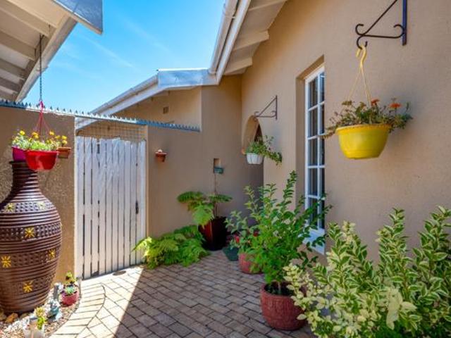 House for sale in Cape Town, Western Cape