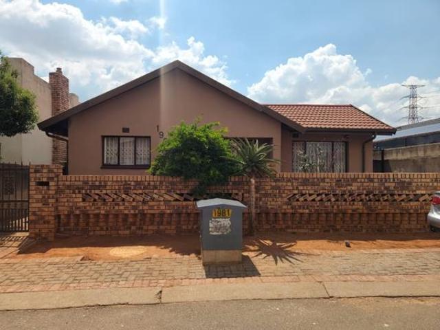 House for rent in Vosloorus, Gauteng