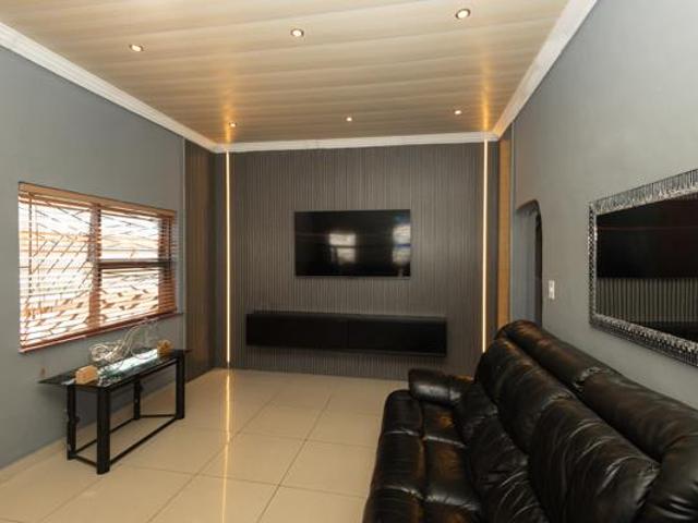 House for sale in Cape Town, Western Cape