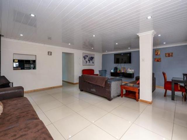 House for sale in Cape Town, Western Cape