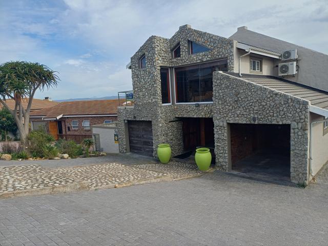 House for sale in Groot Brak Rivier, Western Cape