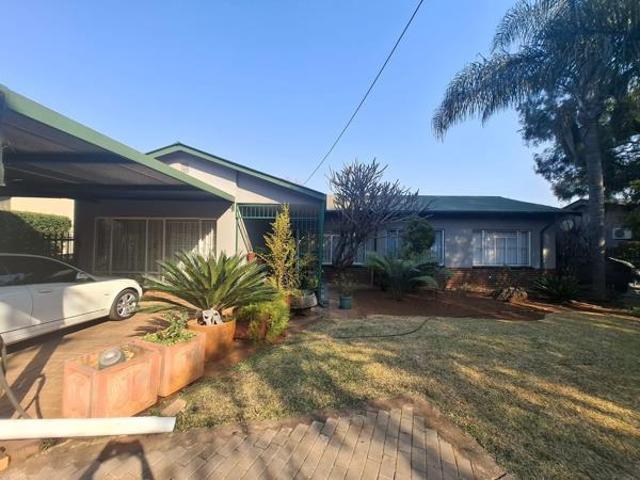 House for rent in Waterkloof, Gauteng