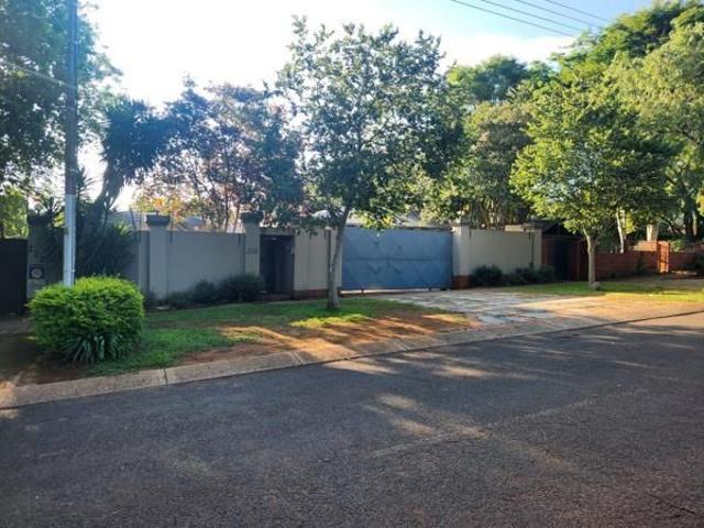 House for rent in Waterkloof, Gauteng