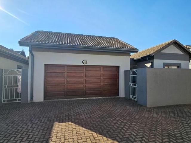 House for rent in Waterkloof, Gauteng