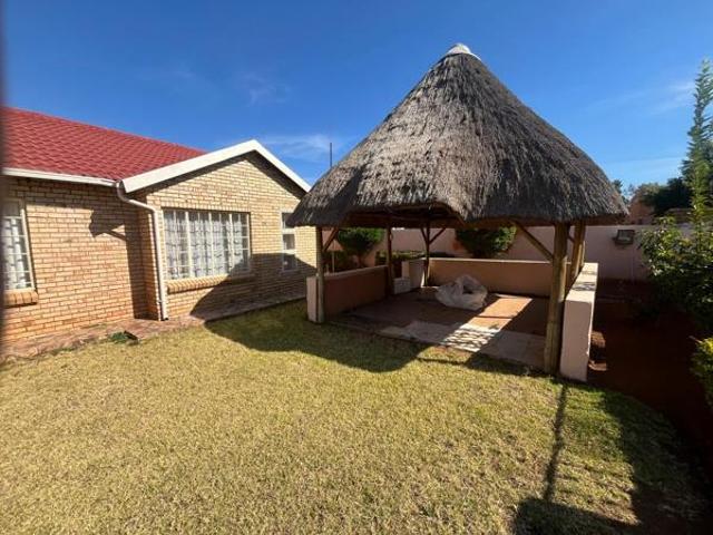 House for sale in Mahikeng Local Municipality, Ngaka Modiri Molema District Municipality