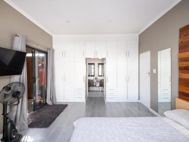 House for sale in Cape Town, Western Cape