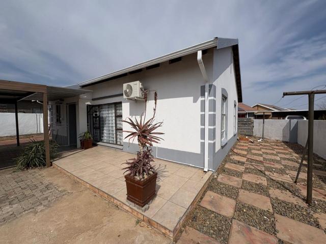 House for sale in Frances Baard, Northern Cape