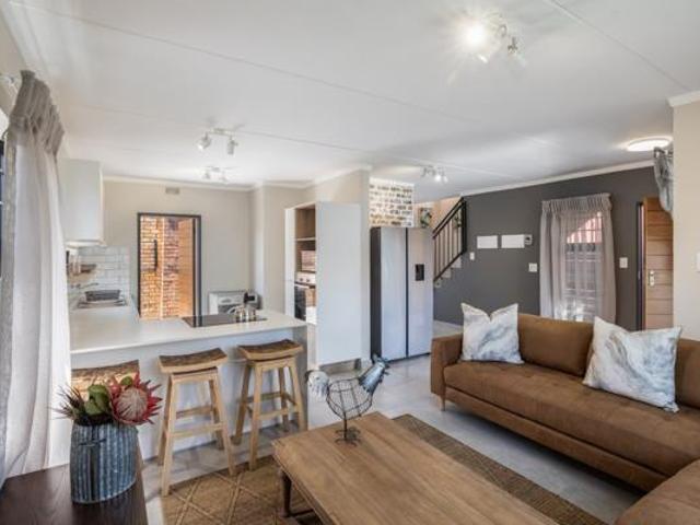 House for rent in Waterkloof, Gauteng
