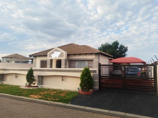 House for sale in Akasia, Gauteng