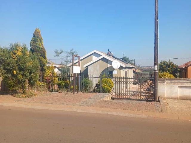 House for sale in Akasia, Gauteng