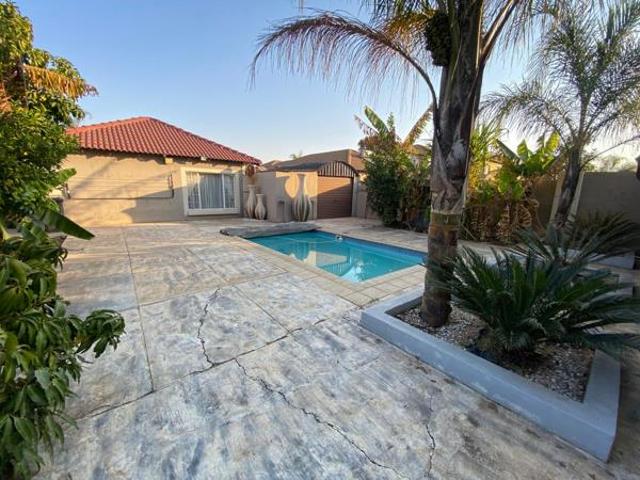 House for rent in Waterkloof, Gauteng