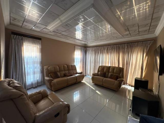 House for rent in Waterkloof, Gauteng
