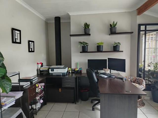 House for rent in Waterkloof, Gauteng