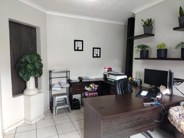 House for rent in Waterkloof, Gauteng