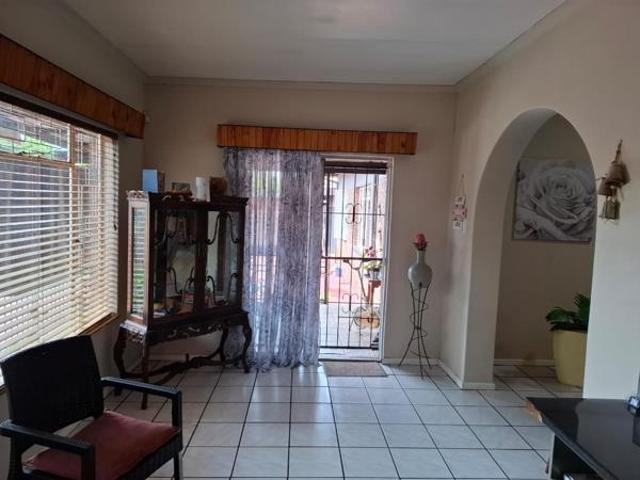 House for rent in Waterkloof, Gauteng