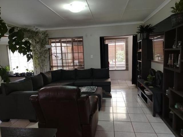 House for rent in Waterkloof, Gauteng