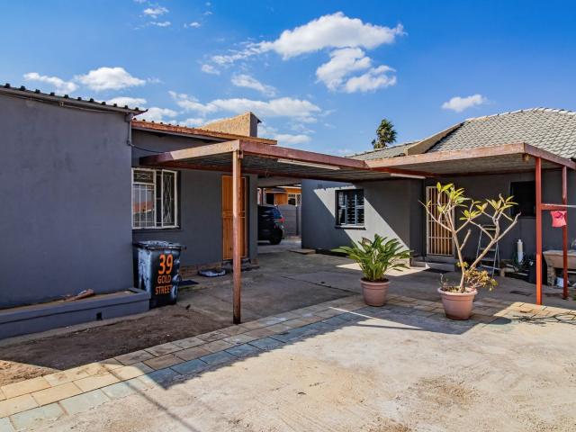 House for sale in Vosloorus, Gauteng