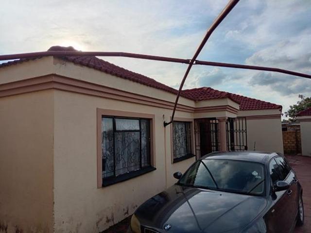 House for rent in Waterkloof, Gauteng