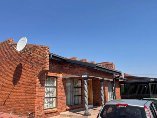 House for rent in Waterkloof, Gauteng