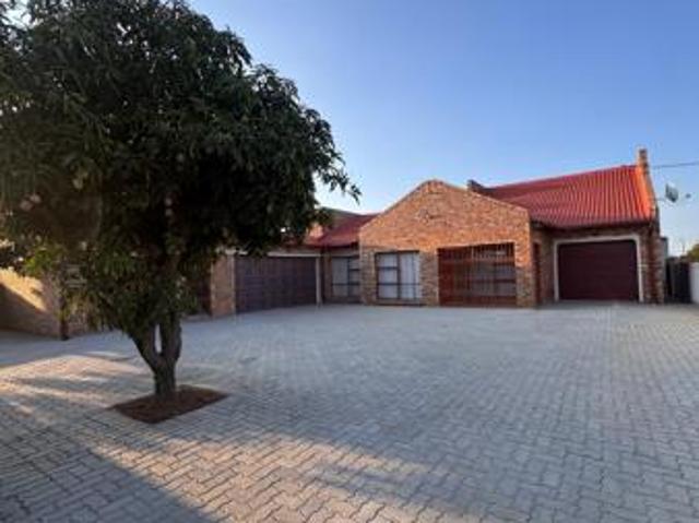 House for rent in Waterkloof, Gauteng