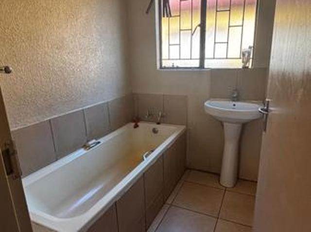 House for rent in Waterkloof, Gauteng