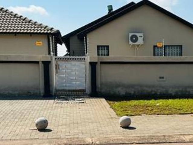 House for rent in Waterkloof, Gauteng