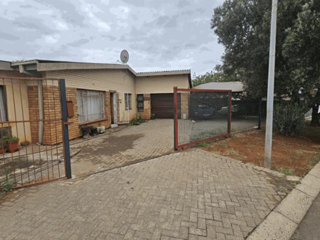 House for sale in Frances Baard, Northern Cape