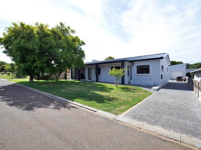 House for sale in Groot Brak Rivier, Western Cape