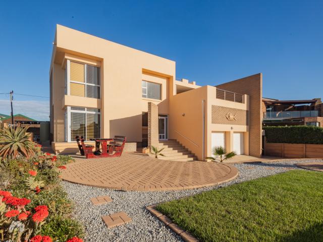 House for sale in West Coast, Lutzville