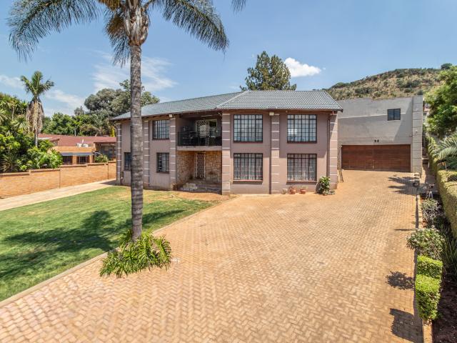 House for sale in Roodepoort, City of Johannesburg Metropolitan Municipality
