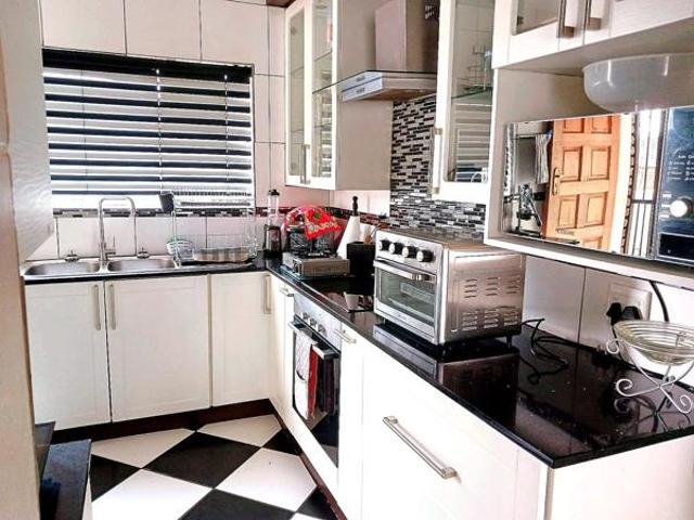 House for rent in Waterkloof, Gauteng