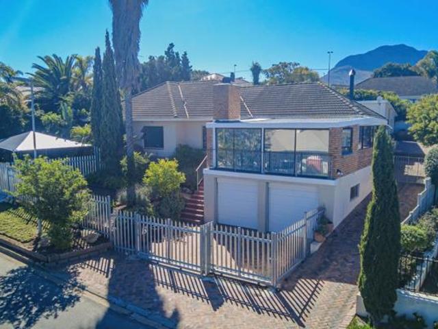 House for sale in Cape Town, Western Cape