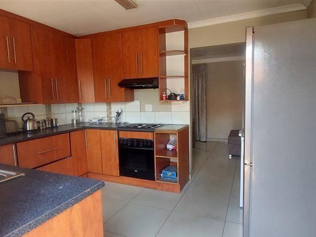 House for rent in Akasia