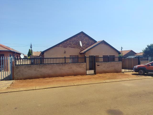 House for sale in Akasia, Gauteng