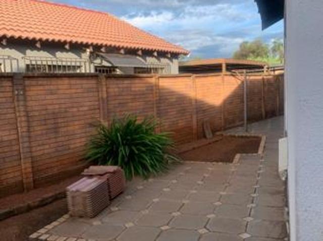 House for rent in Waterkloof, Gauteng