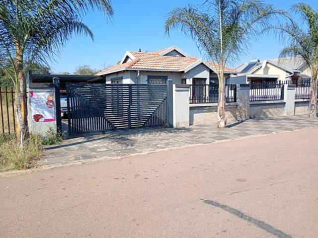 House for rent in Waterkloof, Gauteng