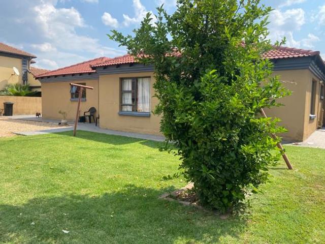 House for rent in Waterkloof, Gauteng