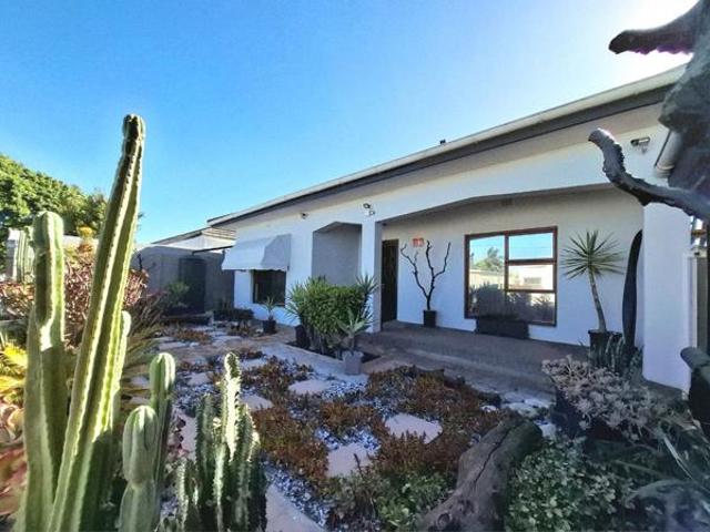 House for sale in Cape Town, Western Cape
