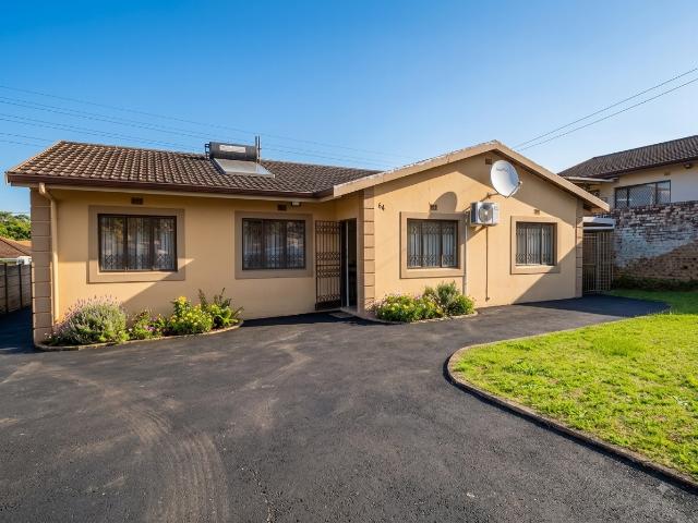 House for sale in Chatsworth, Kwazulu-natal
