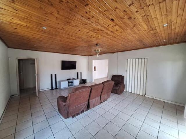 House for sale in Vanderbijlpark, Emfuleni Local Municipality