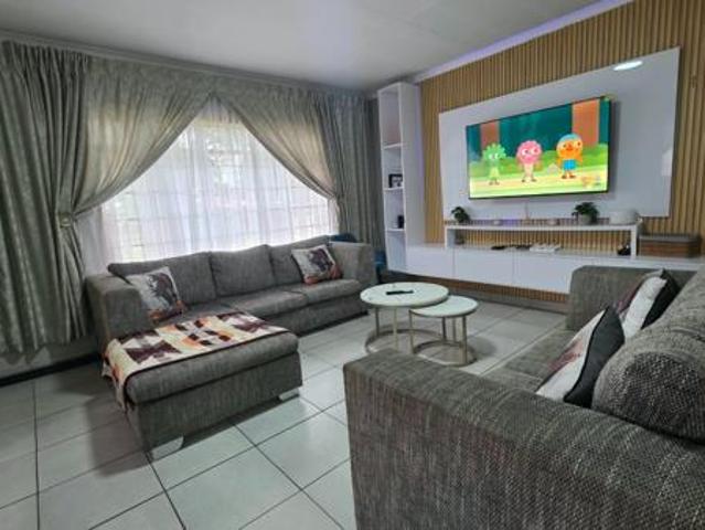 House for sale in Vanderbijlpark, Emfuleni Local Municipality