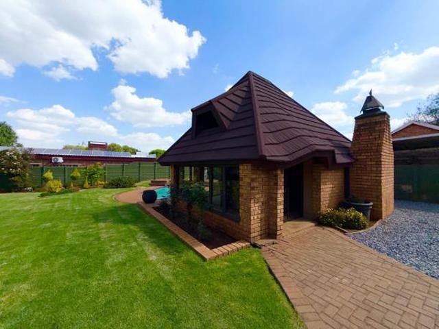 House for sale in Vanderbijlpark, Emfuleni Local Municipality