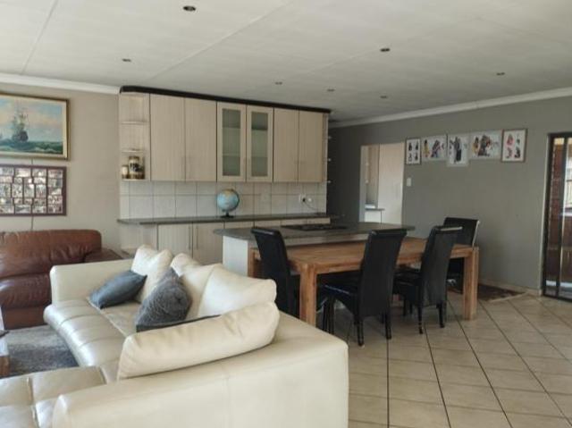 House for sale in Vanderbijlpark, Emfuleni Local Municipality