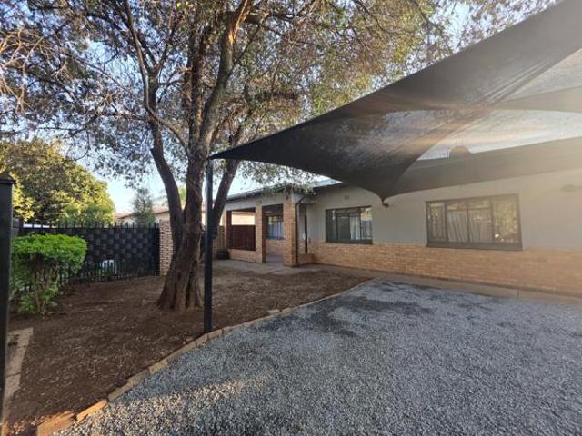 House for rent in Waterkloof, Gauteng
