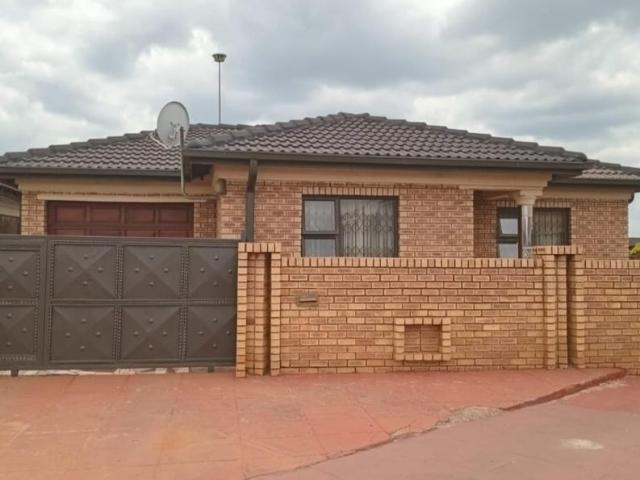 House for sale in Vosloorus